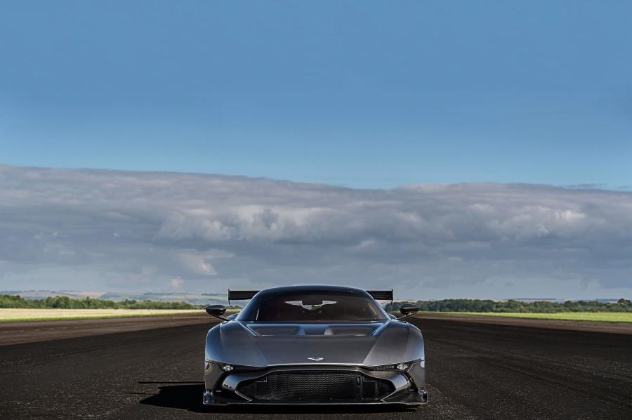  Aston Martin Vulcan 2016 года  (фото 7 из 38)